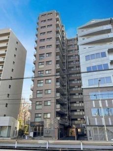 2000年築、株式会社大京分譲ライオンズマンションシリーズ。副都心線「西早稲田」駅徒歩9分の立地。