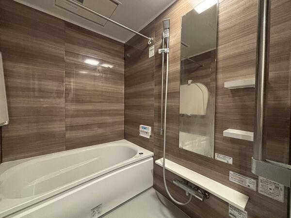 便利な浴室換気乾燥機能付きユニットバス。