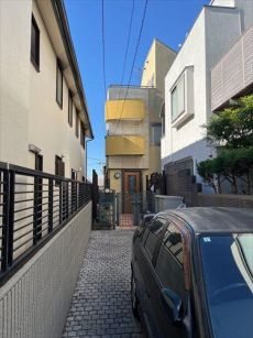 建物外観（中央奥）