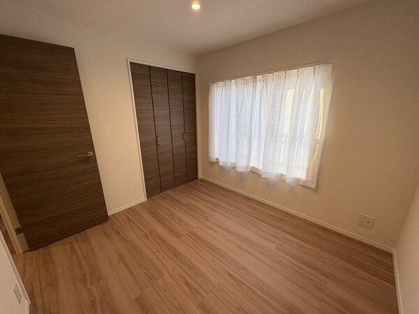 約4.5帖の洋室/クローゼット設置/北西向き