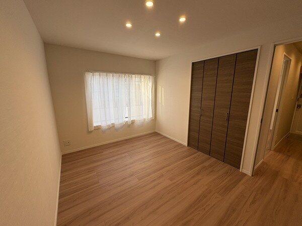 約6.0帖の洋室/クローゼット設置/北西向き