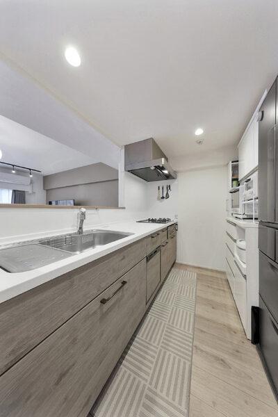 炊事しながらリビングを見渡せるカウンターキッチン