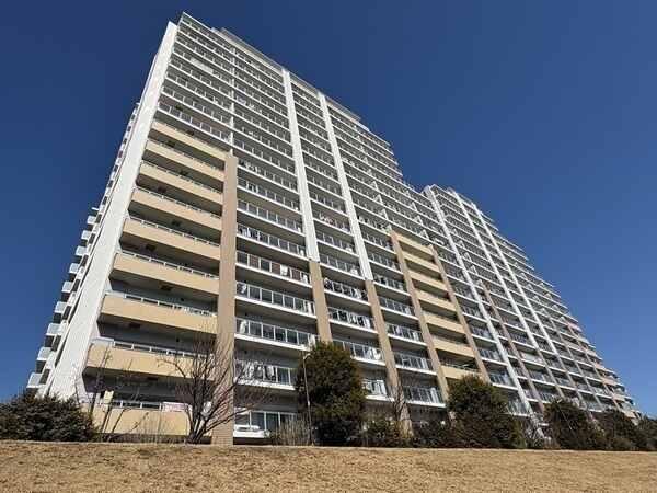 東京メトロ南北線「王子神谷」駅徒歩20分。バス利用でJR京浜東北・根岸線「王子」駅も利用可能です。