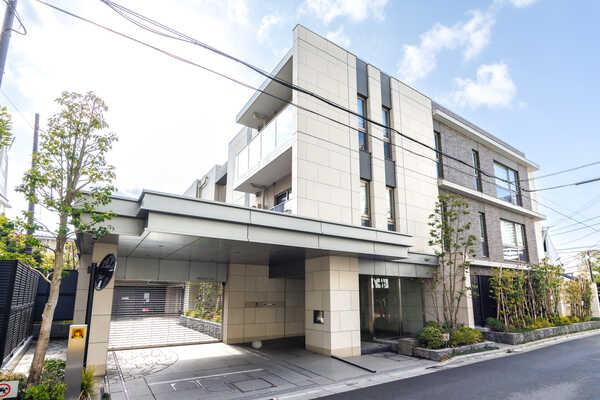 2021年3月築、低層レジデンス。山手線「渋谷」駅まで徒歩14分など、複数路線が利用可能です。