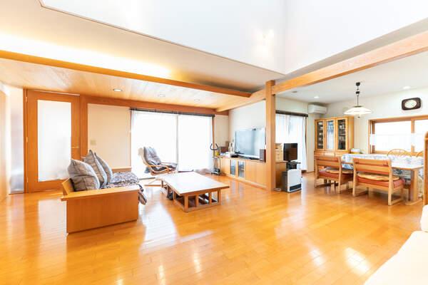 ※家具・調度品は販売対象に含まれません。1階バルコニ―奥の塀により目線は気になりません。