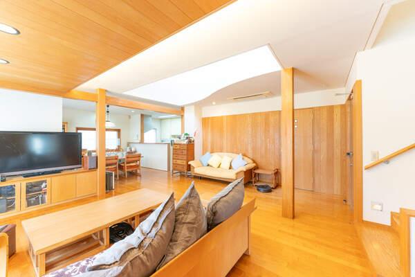 ※家具・調度品は販売対象に含まれません。木目調で落着きのある造りです。