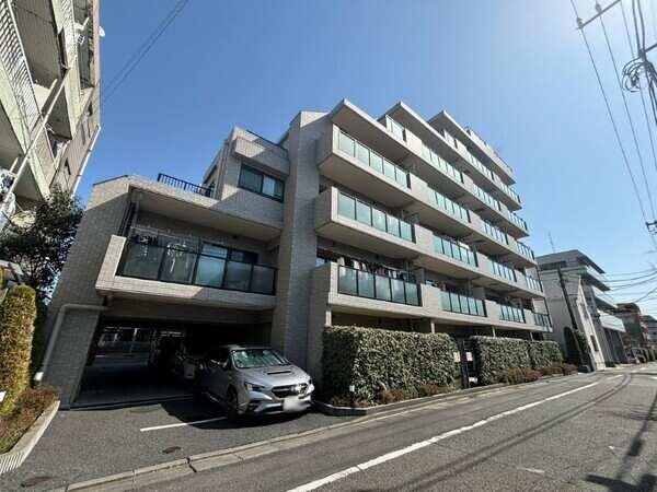 2014年6月築、幅員約7.2ｍの区道に面する