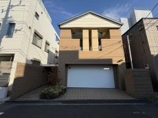 東武伊勢崎線「竹ノ塚」駅まで徒歩3分。徒歩圏内に買物施設や公園が揃い、暮らしやすい住環境です。