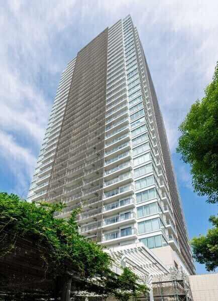 つくばエクスプレス「浅草」駅まで徒歩3分。免震構造の37階建タワーマンション。13階のお部屋です。