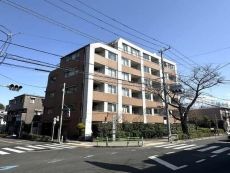 小田急線「千歳船橋」駅徒歩10分。2002年10月築、三菱地所分譲の「パークハウス」シリーズです。