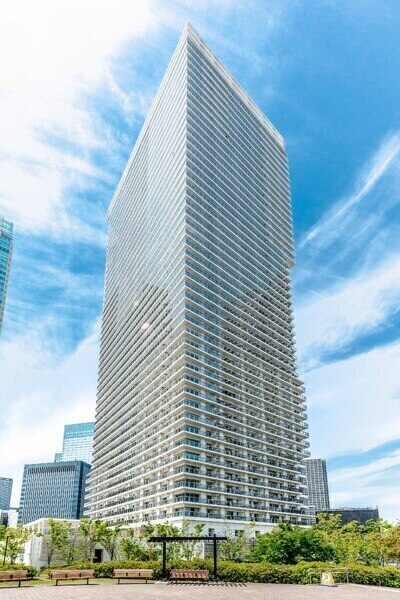 49階建タワーマンション。シャトルバスが運行され、東銀座・日本橋・丸の内方面にもアクセス可能です。