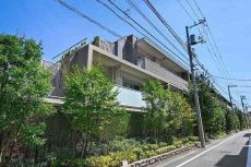 東京メトロ千代田線・小田急線「代々木上原」駅徒歩10分含む、3沿線が徒歩圏内の好立地です。