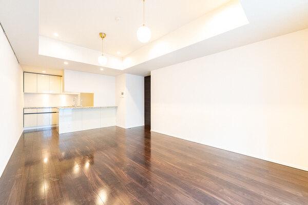 LDにはTES温水式床暖房が設置されており、寒い季節も快適。キッチンはLD全体が見渡せる対面式です。