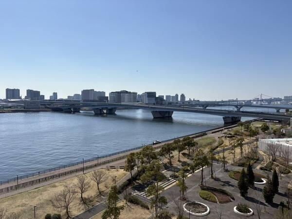 バルコニーからはレインボブリッジを望む（天候によります）