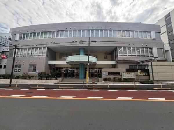 牛込仲之小学校／約130m