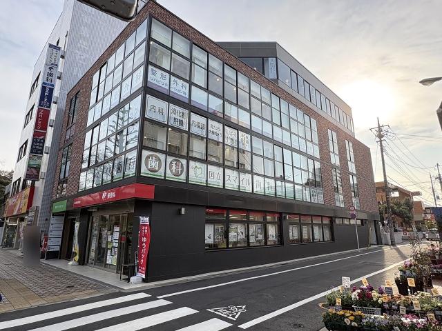 国立駅前郵便局 180m 写真撮影日：2026-03-23