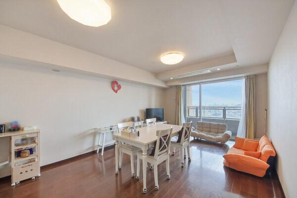 約12.4帖のリビング・ダイニングです。