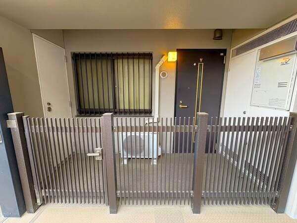 住戸専用ポーチで、独立した空間になっています。