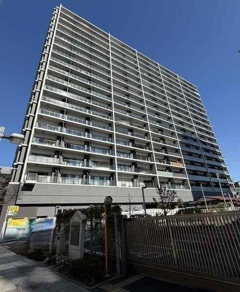 2020年1月築。住友不動産分譲、総戸数202戸の大規模マンション。JR横浜線「町田」駅徒歩2分。