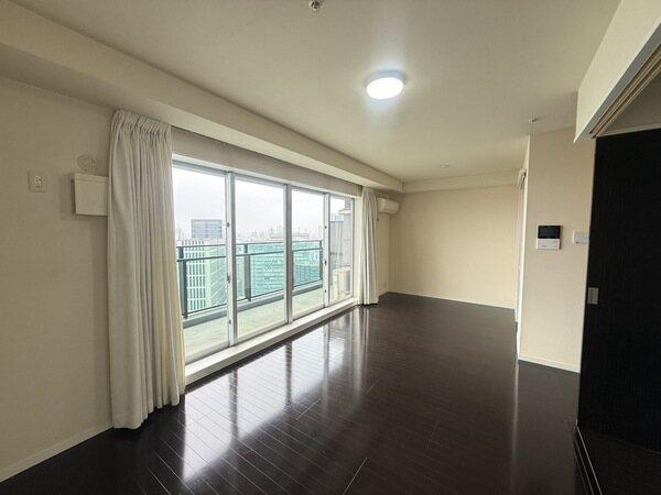 約13.2帖のリビングダイニングです。洋室約6.0帖と一体化してお使いすることができます。