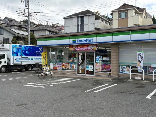 ファミリーマート 町田金井町 300m 写真撮影日：2026-03-28