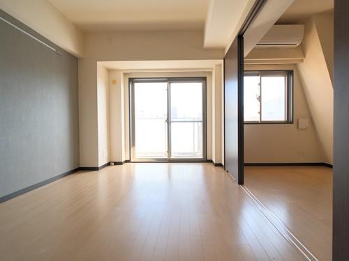 洋室　約６．６帖