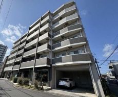 東京メトロ半蔵門線、東武伊勢崎線、都営浅草線、京成押上線「押上」駅徒歩11分。閑静な住宅地です。