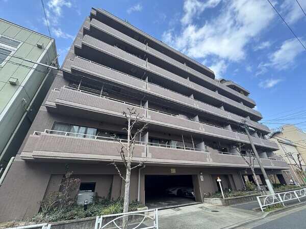 都営大江戸線「両国」駅徒歩7分。浅草駅も徒歩圏内にある南向きの3LDKの物件です。