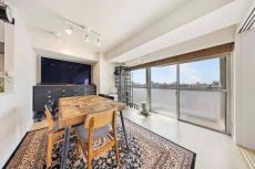 ※販売対象に家具・調度品は含まれません。9階部分。バルコニーに面し、開放感のある約11帖のLDK。