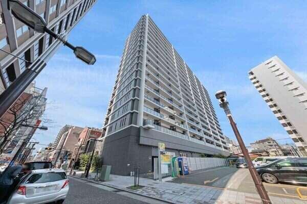 JR横浜線「町田」駅徒歩2分、小田急線「町田」駅徒歩8分の立地。通勤やお出かけに便利な住環境です。