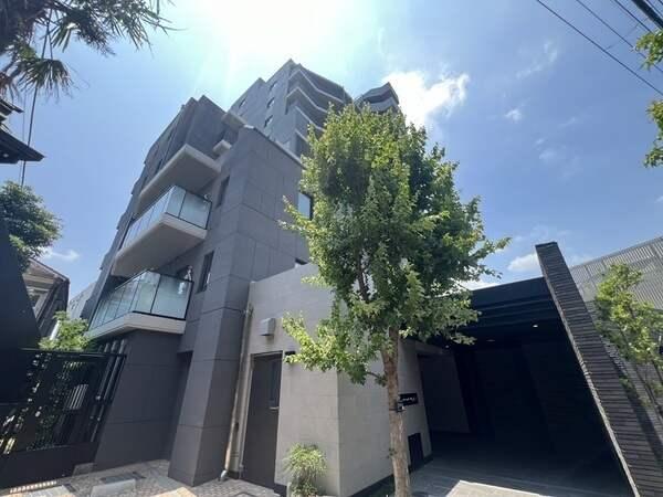 ペットと一緒に暮らせるマンションです(細則有り)。共用部にはペット足洗い場も設けられています。