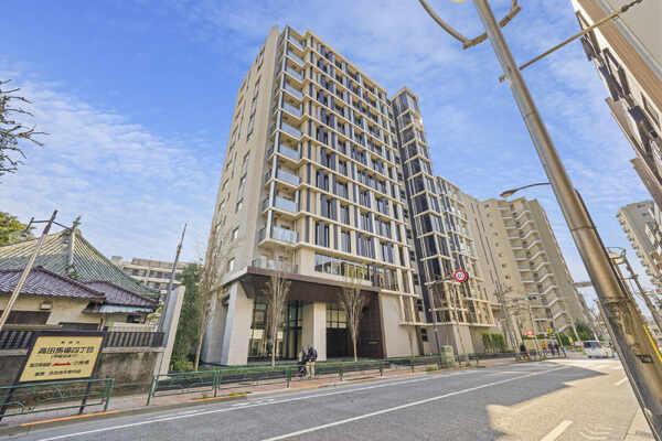 2025年3月築、三井不動産レジデンシャル分譲の大規模レジデンス。JR山手線「高田馬場」駅徒歩7分。