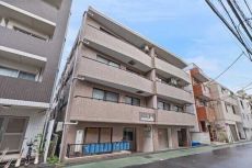 東急目黒線「武蔵小山」駅徒歩8分・「不動前」駅徒歩9分。2駅が利用可能で、通勤・通学にも便利な立地。