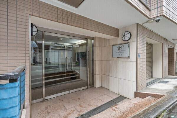 買物施設が徒歩圏内に揃っており暮らしやすい立地です。通勤・通学だけでなく休日のお出かけにも便利です。