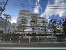 京成押上線「京成立石」駅徒歩8分の立地で利便性良好。大切なペットと暮らせるマンションです(細則有)。