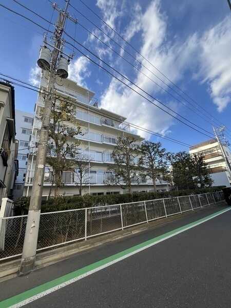 当該住戸は、2026年4月にフローリング張替や水回り設備交換などの室内リフォームが実施されています。