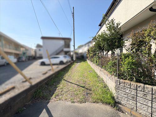 前面通路　南西側（２０２６年４月撮影）
