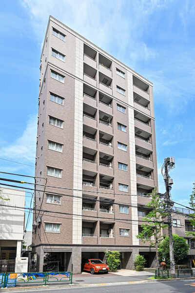 東京メトロ丸ノ内線「中野富士見町」駅まで徒歩4分の立地。地上10階建の8階部分に位置しています。