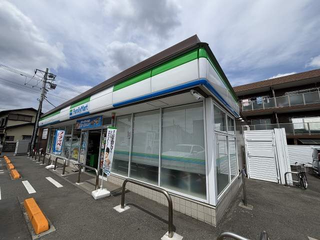 ファミリーマート日野栄町店 500m 写真撮影日：2026-04-25