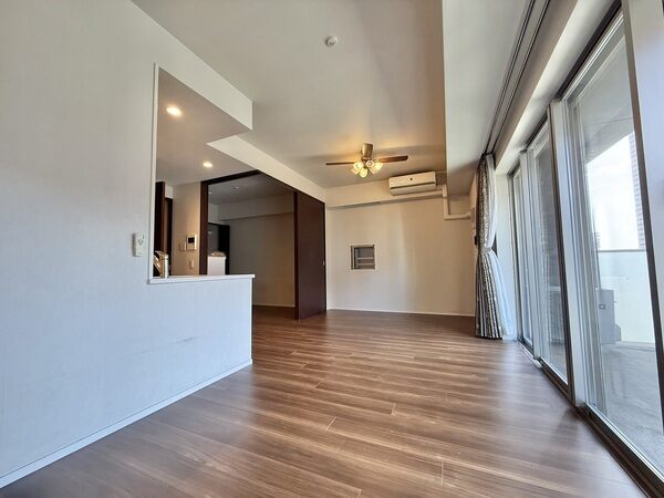 お部屋は南西向きで風通し、陽当りともに良好です。