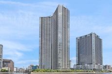 都営大江戸線「勝どき」駅徒歩2分。都心主要エリアへ軽快にアクセスできる快適なロケーションです。