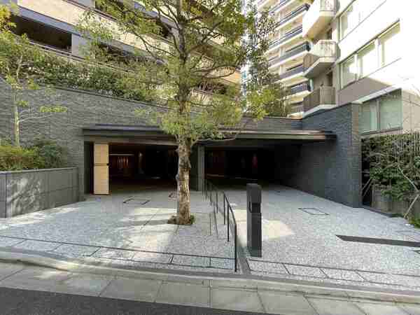 マンション敷地出入口