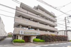 RC造6階建てマンションの3階部分。JR中央本線「武蔵小金井」駅まで徒歩16分の立地です。