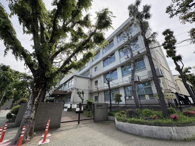 板橋区立板橋第一中学校 230m 写真撮影日：2026-05-09