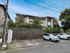 外観(写真中央建物左側が対象物件)