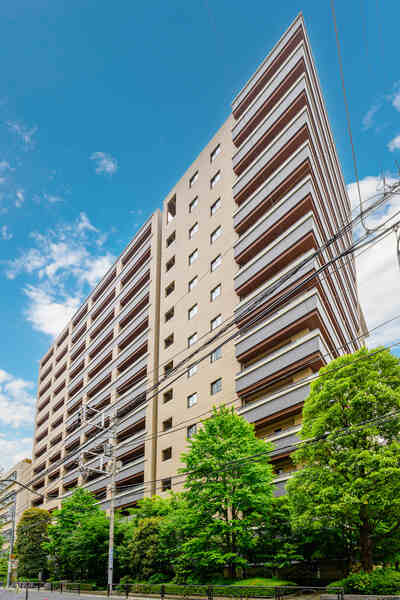 都営三田線「水道橋」駅まで徒歩5分など、お出かけがスムーズ。アクティブに活動できるロケーションです。