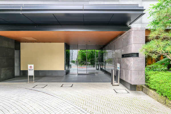 三菱地所レジデンス分譲のマンションです。24時間ゴミ出し可能なためゴミ出しのストレスが軽減します。