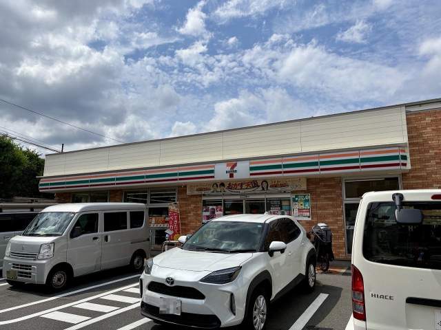 セブンイレブン目黒鷹番1丁目店 180m 写真撮影日：2026-06-19