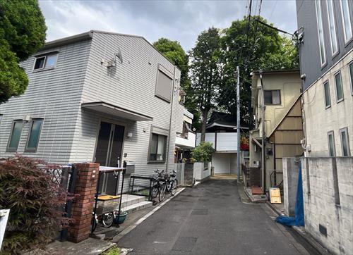 前面道路　２０２６年６月撮影