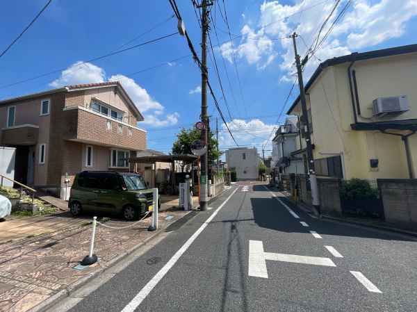 広々約5.4ｍ公道に面しており、車庫入れも楽々です。